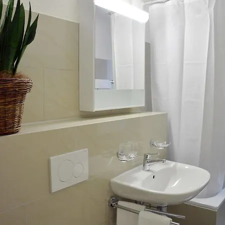 Rent A Landskronstrasse - Self Check-in Apartment Basel
